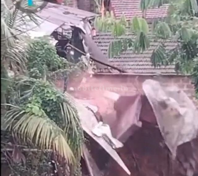 Heavy rain Marathikoppa's house is broken!
