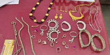 A bag full of gold It was stolen in Mundagoda.. found in Yellapur!