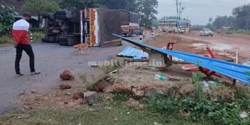 A lorry hit the checkpoint the policeman escaped with his life!