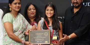 Child actress receives award