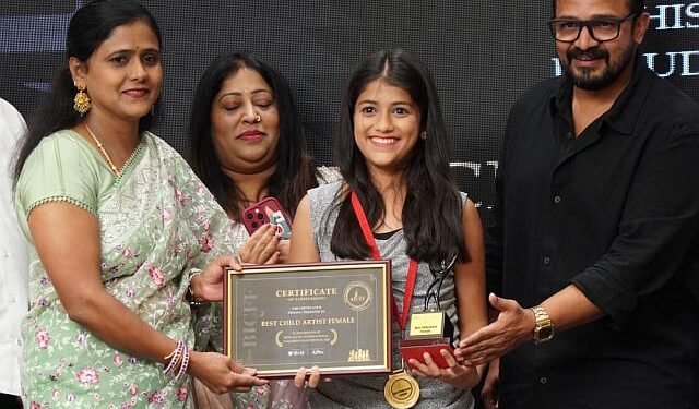 Child actress receives award