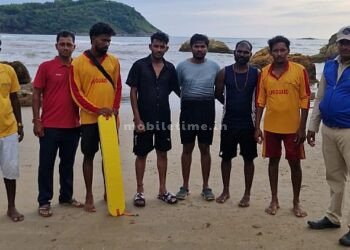 Life restored for tourists stranded at sea