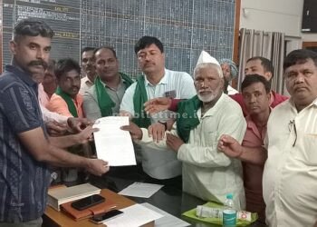 Sugarcane growers' outrage Factory workers' tug-of-war!