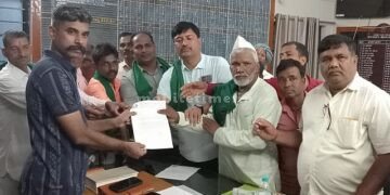 Sugarcane growers' outrage Factory workers' tug-of-war!