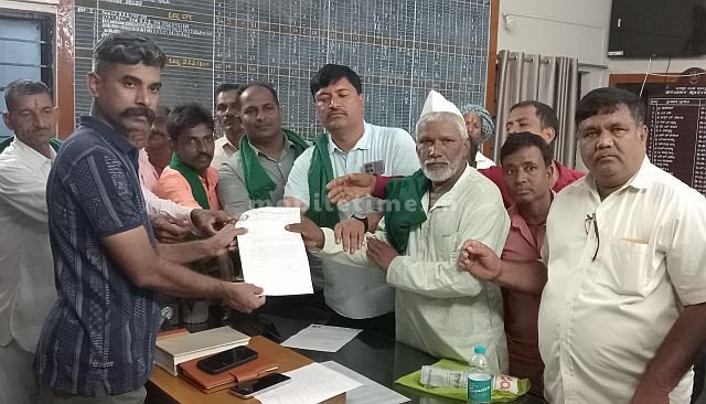 Sugarcane growers' outrage Factory workers' tug-of-war!