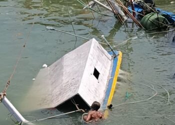 The boat sank.. life was shaken!