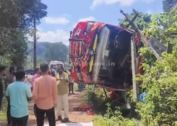 The bus overturned on a bend!