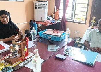 The director came to college looking for a lover!