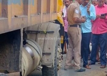 Tipper hits a scooty Woman dies on the spot!