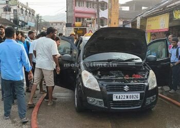 Car catches fire in Karwar!