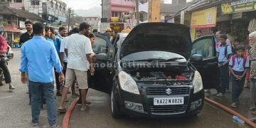 Car catches fire in Karwar!