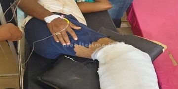 Leg cut The staff at the welfare center are not happy!