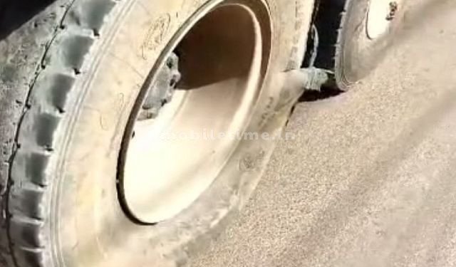 Tipper's tire explodes after hitting a pothole!