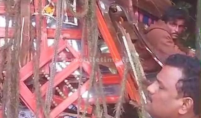 Accident Driver trapped inside lorry!