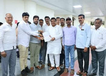 Anants struggle BJP leader's friendship with Congress leader!