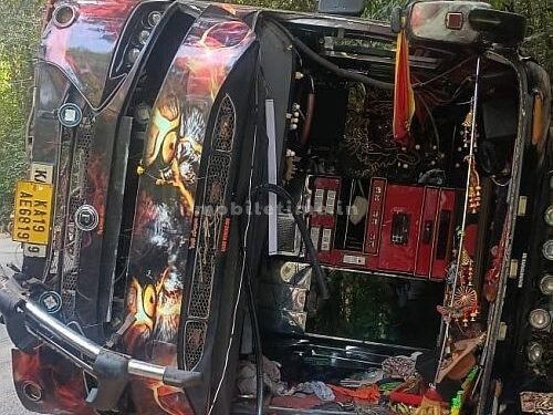 Bus carrying college students overturns Trouble for those on a trip!