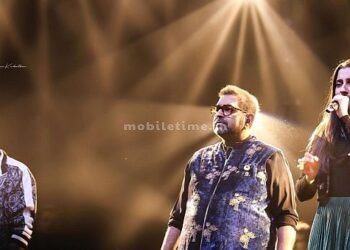 Coastal Festival A sea of ​​people dancing and having fun!