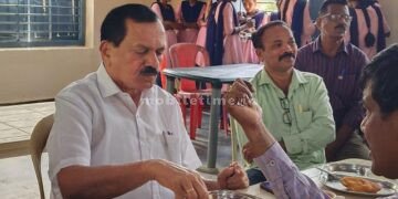 College canteen MLA loses his mind over bansu-baji!