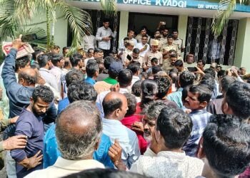 Death of areca trees Encroachers lay siege to the forest office!