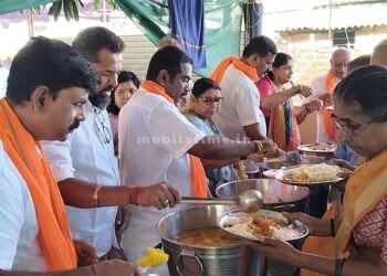 Swami Sharanam Offering food in the presence of Lord Ayyappa