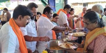 Swami Sharanam Offering food in the presence of Lord Ayyappa