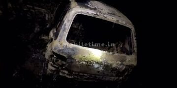 A car fell into a ditch two people burned to death!