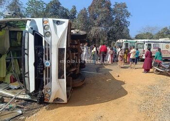 Accident Medical students receive care