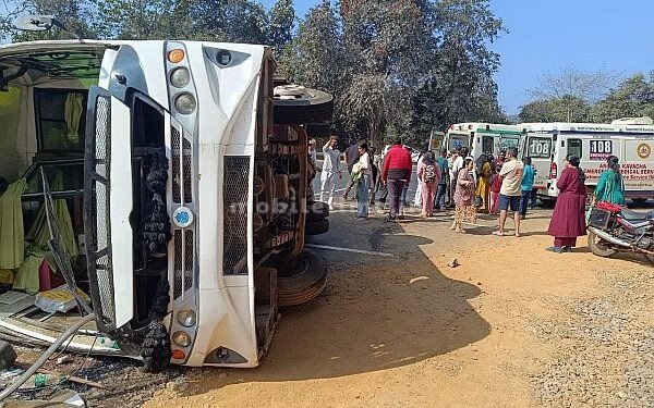 Accident Medical students receive care