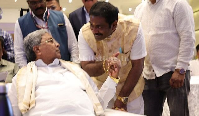 Award for Co-operative Society Chief Minister Managedda Shirsi Sadhaka