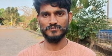 Dead body caught holding an axe!