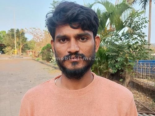 Dead body caught holding an axe!