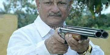 Ex-lawmaker's pistol belonging to thieves!