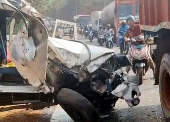 Government bus hits fish cart seven injured