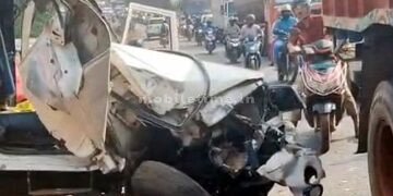 Government bus hits fish cart seven injured