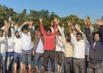 Save Aghanashini People's rally in the river water!