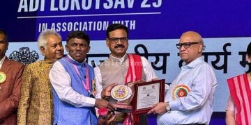 The generous donor received an honor and award!