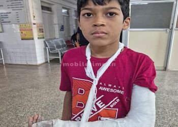 The weight of a book broke a child's hand!