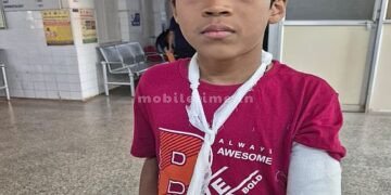 The weight of a book broke a child's hand!