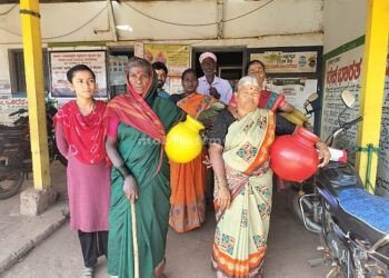 The procession of empty pots in the hands of women This is the achievement of our government!