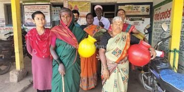 The procession of empty pots in the hands of women This is the achievement of our government!