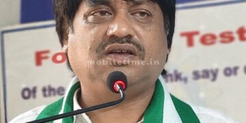 The one holding the bucket is the president here Soni's leadership to the woman carrying the grain!