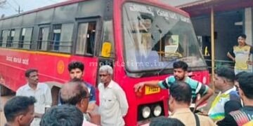 ಸ್ಕೂಟಿಗೆ ಗುದ್ದಿದ ಸರ್ಕಾರಿ ಬಸ್ಸು!