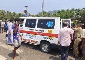 Car hits bike Brothers in critical condition!