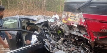 Car hits bus Web designer dies!