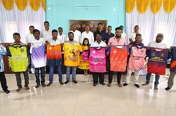 Come watch the cricket!