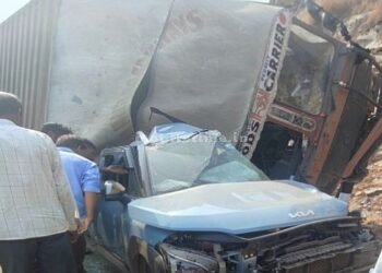 ಕಾರಿನ ಮೇಲೆ ಬಿದ್ದ ಕಂಟೇನರ್: ಮಗು ಸಾವು!