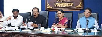 Lapse in providing food Strict action against staff!