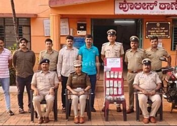 Siddapur police's bravery Rs 10 lakh seized!