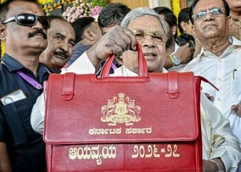 Uttara Kannada CM visits well-equipped hospital!