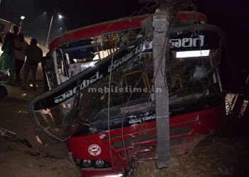 KSRTC bus hits an electricity pole!